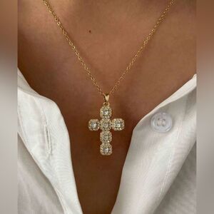 Diamond Cross Necklace Q333